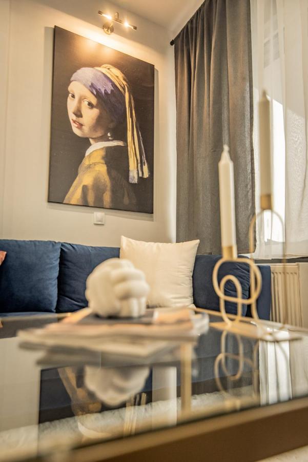 Apollo's On Radio Midas Apartament *